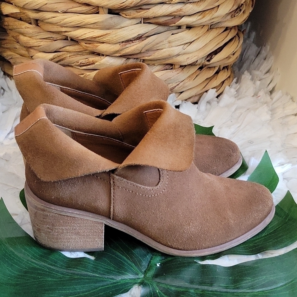 BP brown leather booties Size 6.5M
